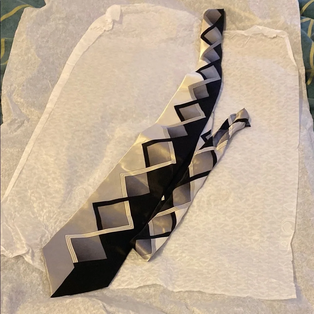 NWOT Elegant Black and Gray Men's Tie